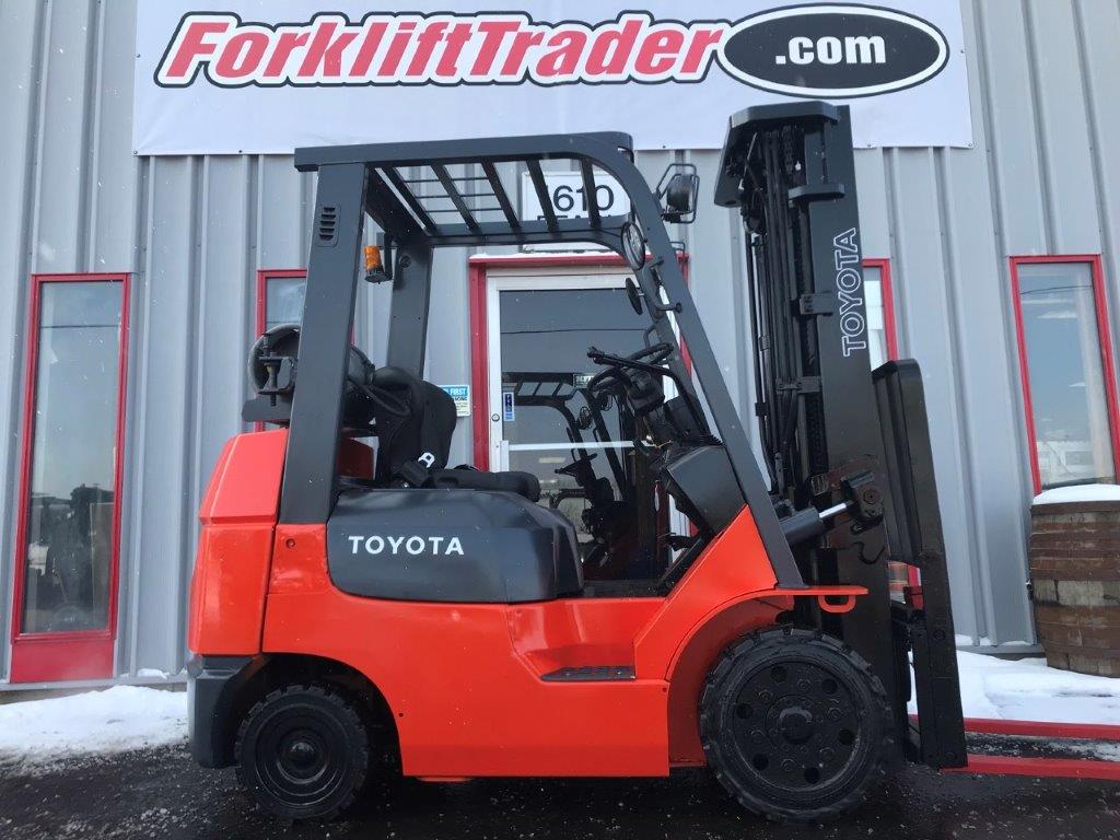 2002 red toyota forklift with 5,000lb capacity for sale